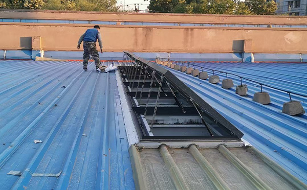 某区域性物流仓储中心礼泉排烟窗系统安装项目